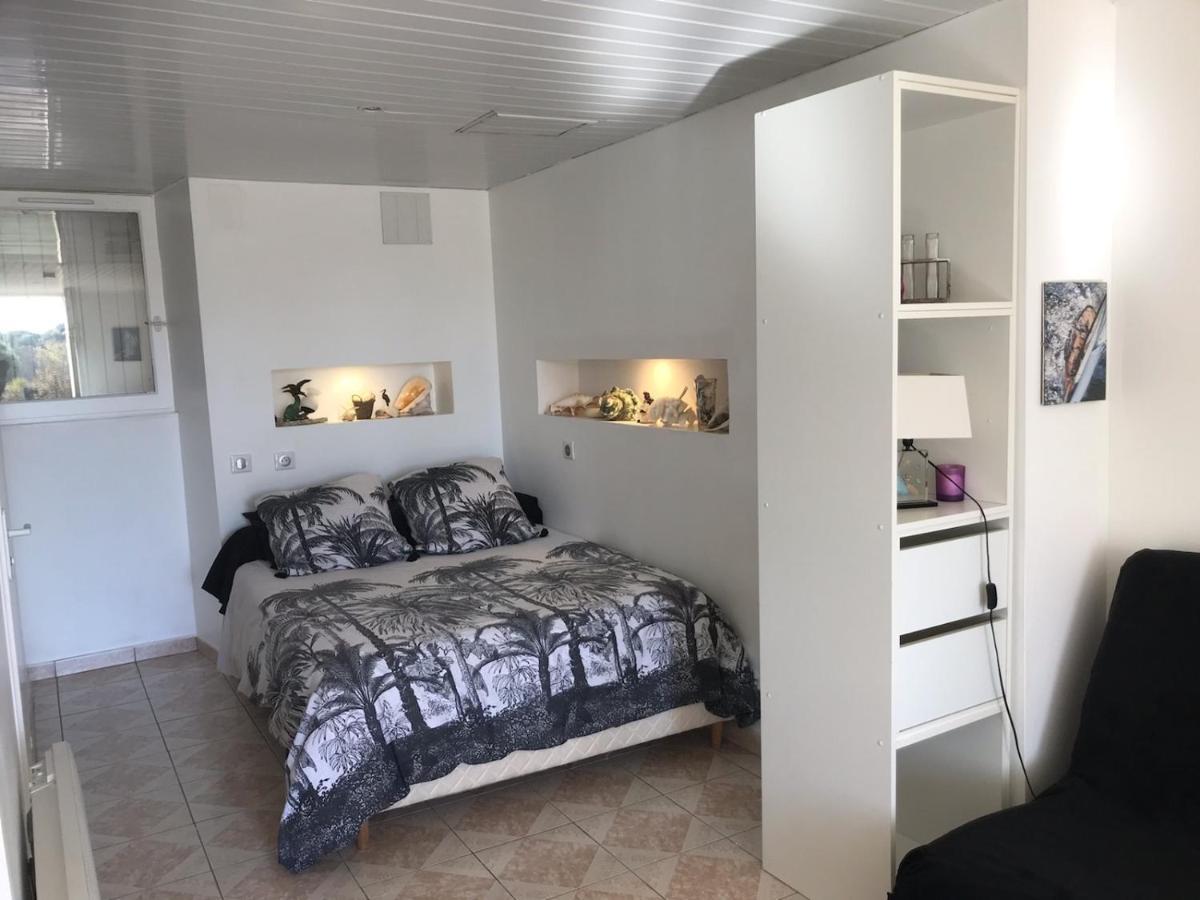 Charmant Studio meublé Montignac-Charente Extérieur photo