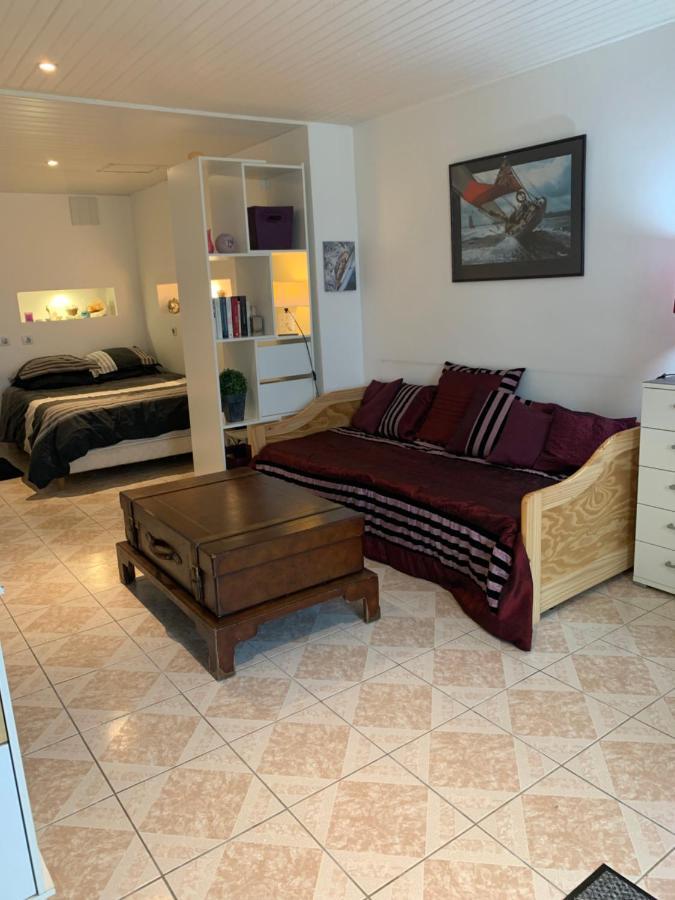 Charmant Studio meublé Montignac-Charente Extérieur photo